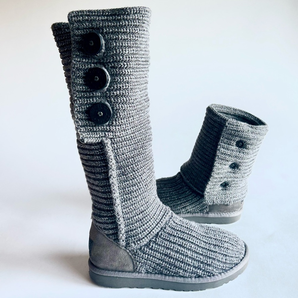 UGG Gray Knit Woven Textile Lining Genuine Sheepskin Rubber Outsole Boots size 9